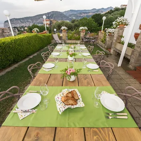 Shanti - Restaurant Di Aversano Salvatore Oda ve Kahvaltı Sorrento